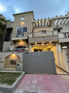5 marla* double story *Luxury furnished* house *Park Face* available for rent in, Bahria Town Rawalpindi