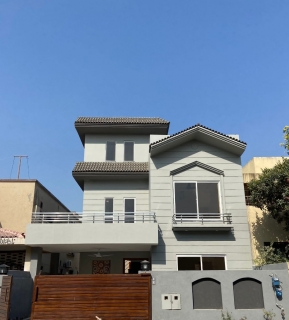 10 Marla beautiful old house for sale in Bahria Town Phase 4 Rawalpindi, Bahria Town Rawalpindi