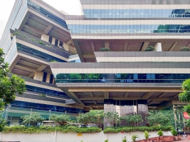 Access professional office space in Regus Mumtaz city.