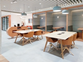 Open plan office space for 10 persons in Regus Mumtaz city.