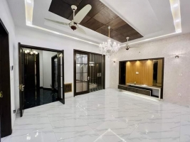 10 Marla Modern Facing Park House For Sale in Central Park Housing Schema Lahore . A block , Central Park Housing Scheme