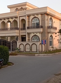14 Marla coner house for sale in G13 Islamabad nearly Kashmir highway, G-13