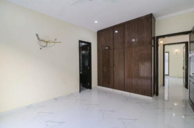 1 Kanal Modern Design Bungalow For Sale hot Location Reasonable